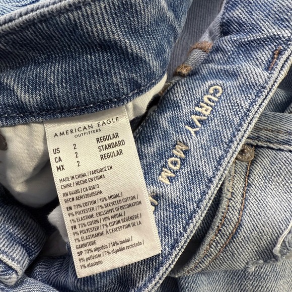 American Eagle Curvy Mom Jeans Light Wash Ripped Distressed Denim Stretch Size 2 - Picture 5 of 9